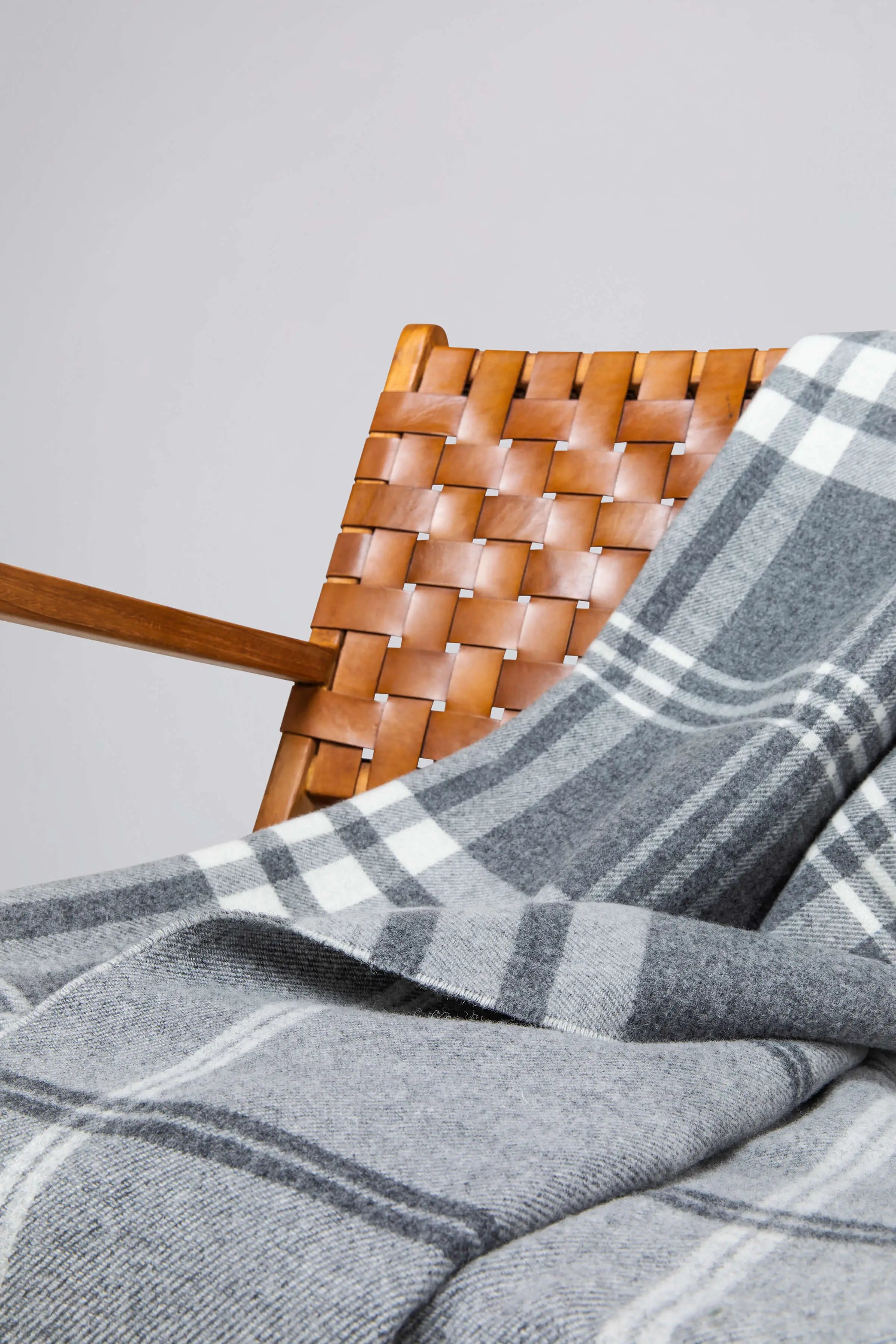 Johnstons of Elgin - Double Face Lambswool Throw in Grey & White Check