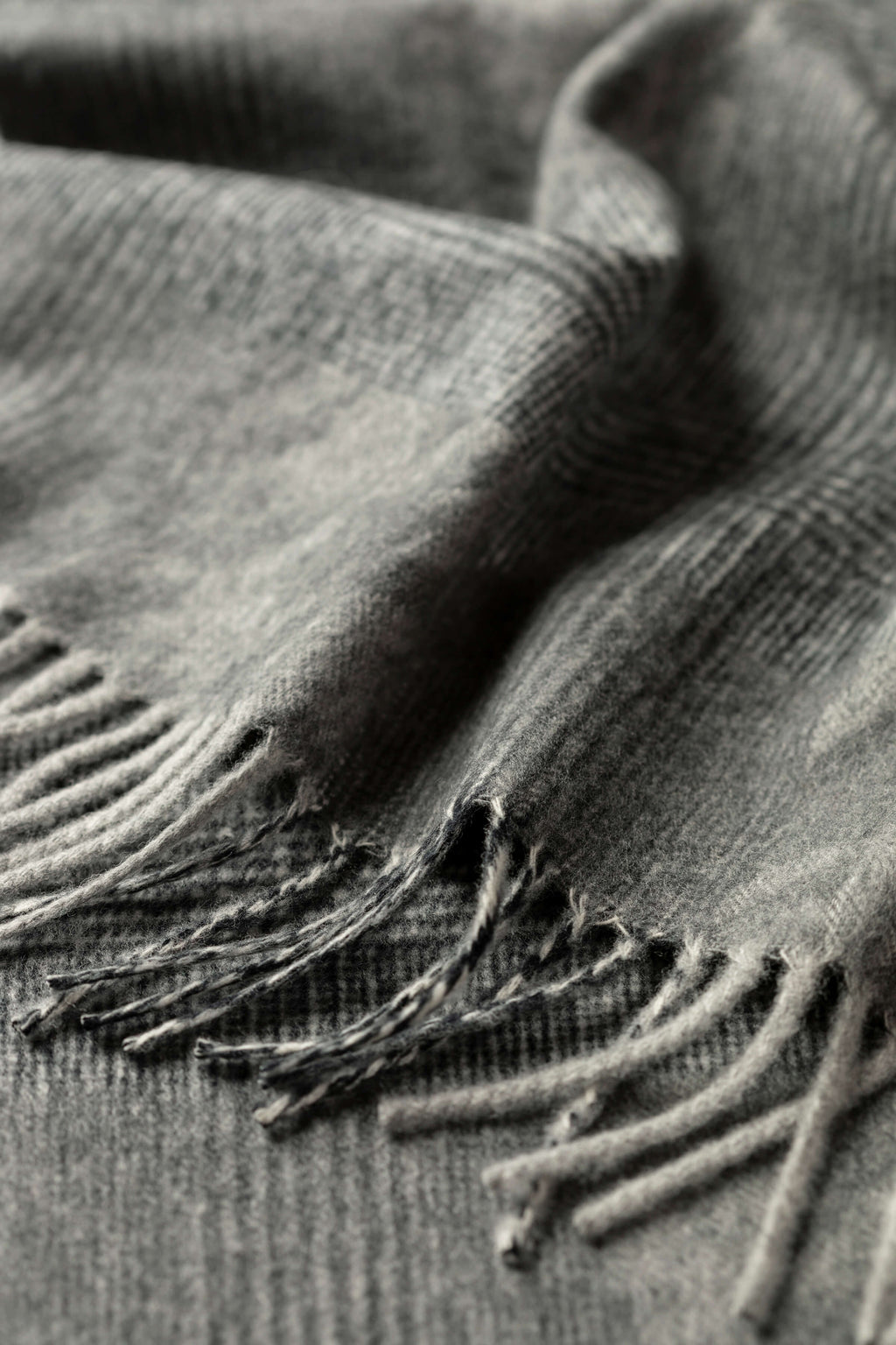 Johnstons of Elgin - Grey Highgrove Heritage Scarf