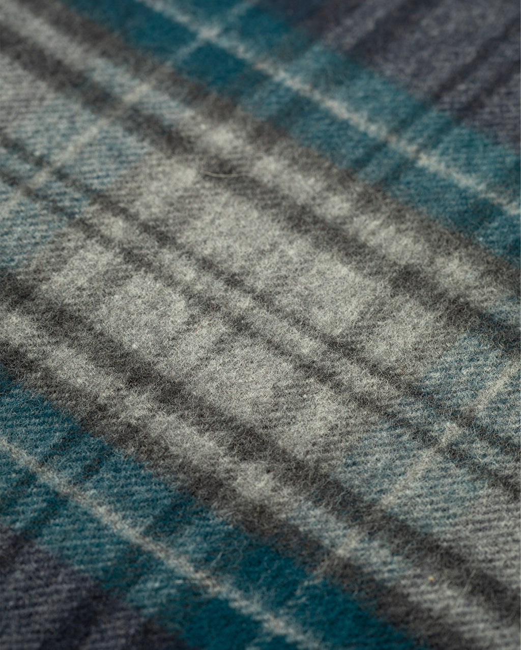 Johnstons of Elgin - Doune Vintage Check Navy Merino Scarf