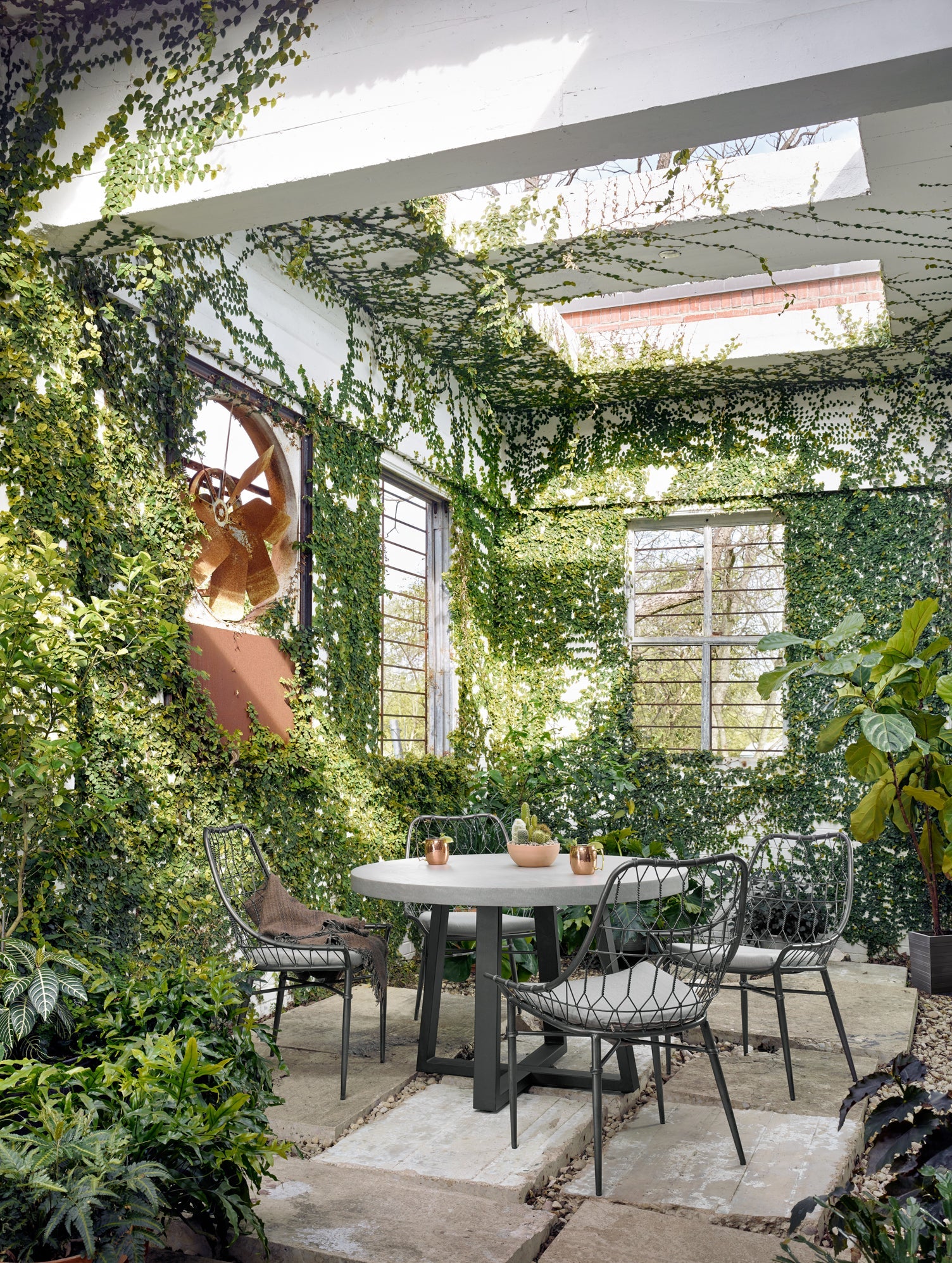 Lulu and Georgia - Agatha Indoor / Outdoor Round Dining Table