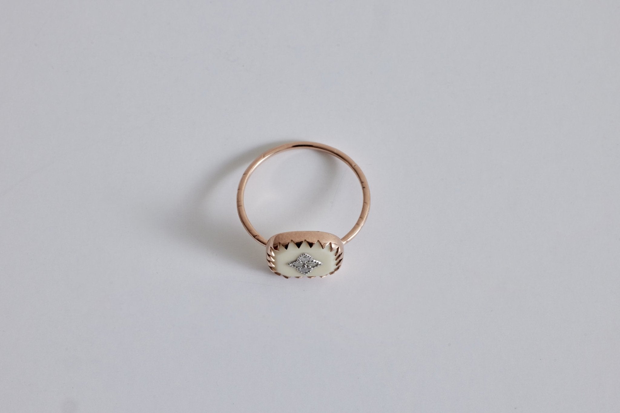 Nicky Kehoe - Pierrot Ring, Blanc (Size 54)