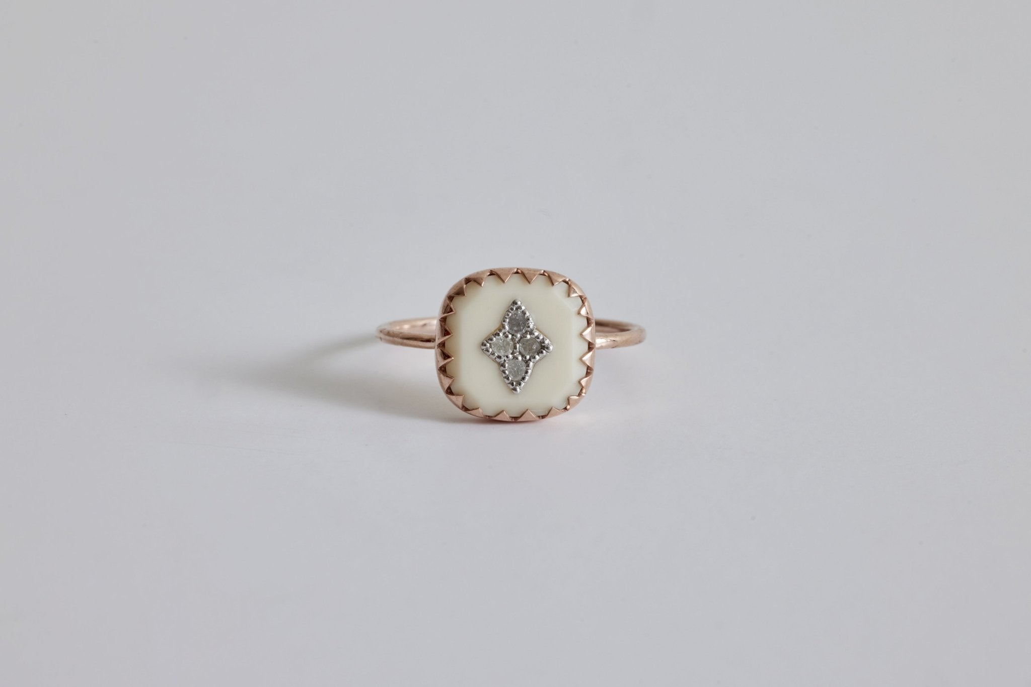 Nicky Kehoe - Pierrot Ring, Blanc (Size 54)