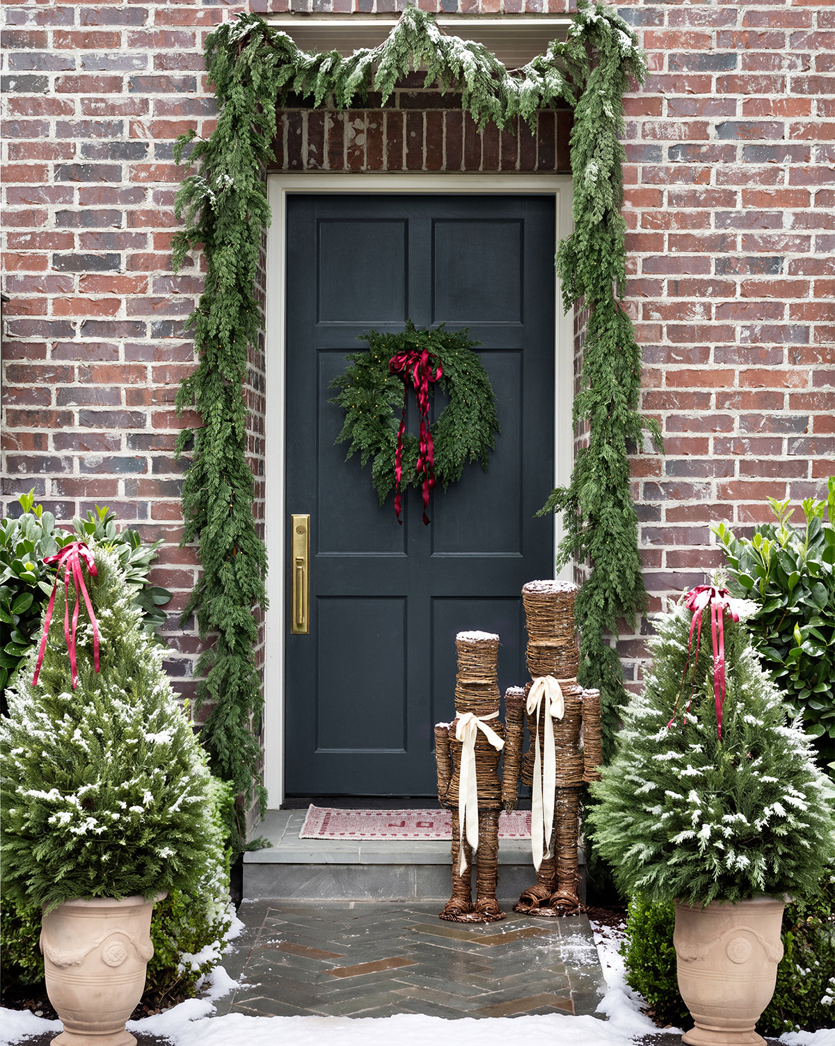 McGee & Co - Classic Outdoor Cedar Pre - Lit Faux Wreath
