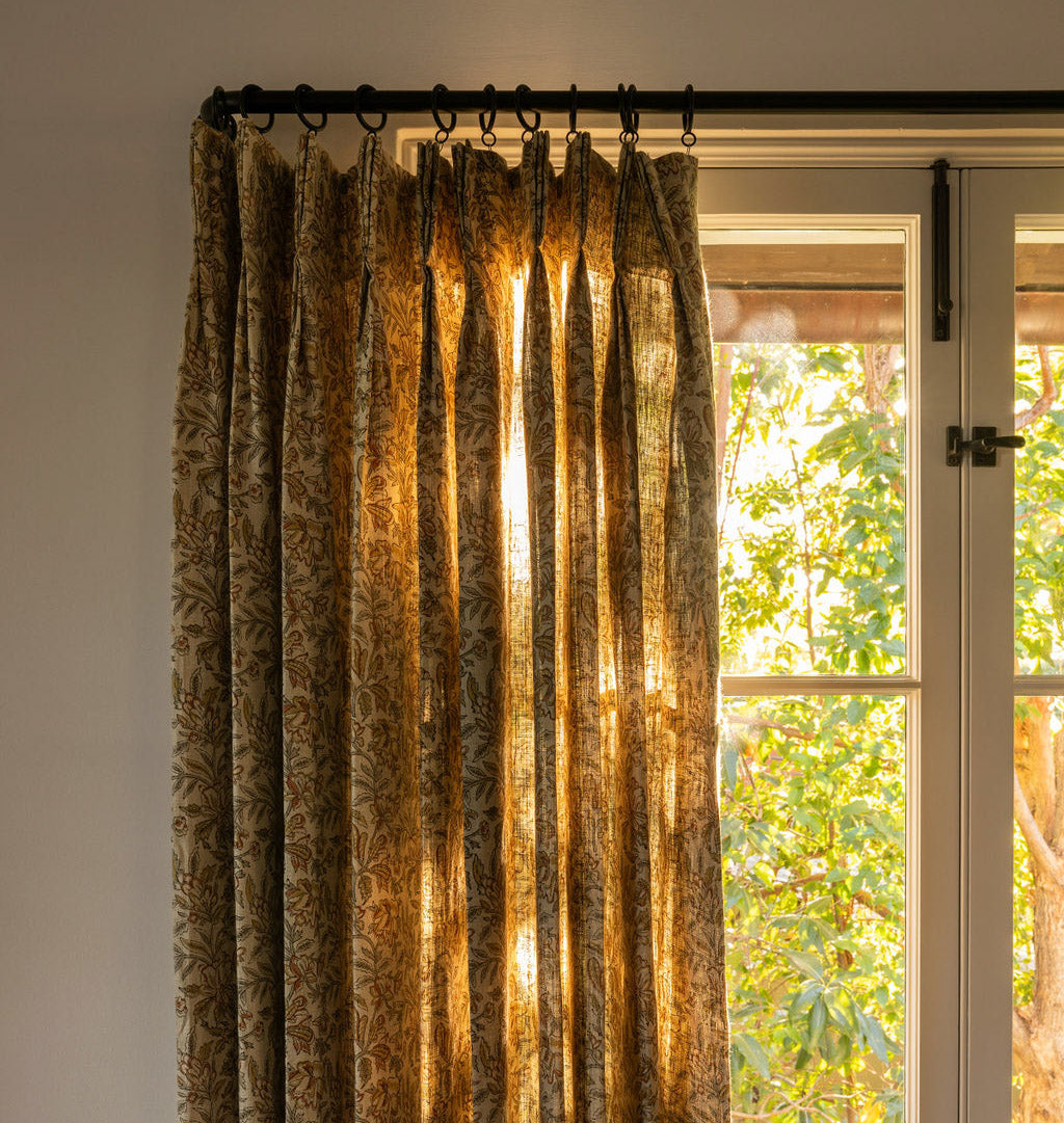 Amber Interiors - Black Curved Curtain Rod 40" - 77"